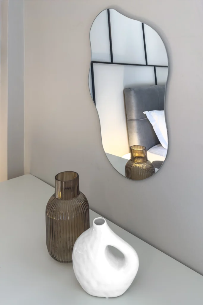 Organic mirror and ceramic vases, Timeless Kallisto, Koukaki – IDYLI Architects